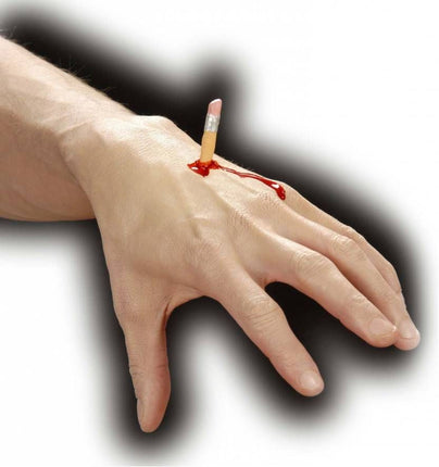 Horroraccessoires: Potlood door de hand