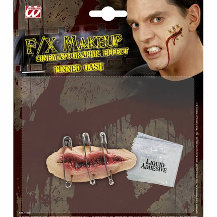 Horroraccessoires: Met sluitspelden gedichte wond